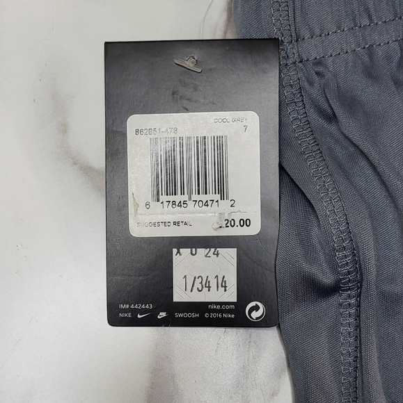 Nike Dri-Fit Boys NWT Cool Grey Swoosh Elastic Waistband Shorts Size 7/Large - Picture 5 of 9
